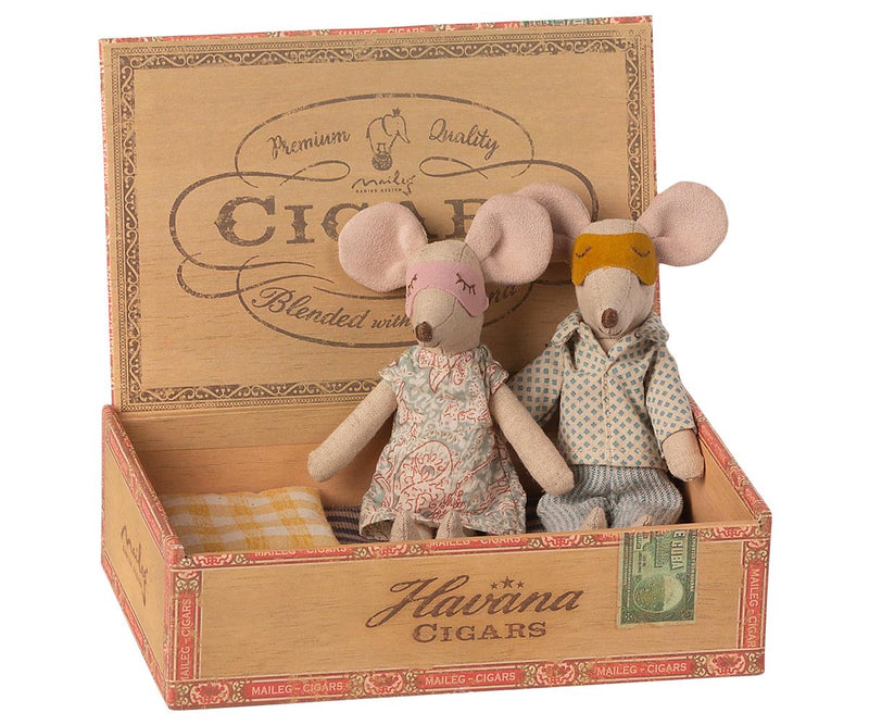 Maileg Mum & Dad mice in cigar box