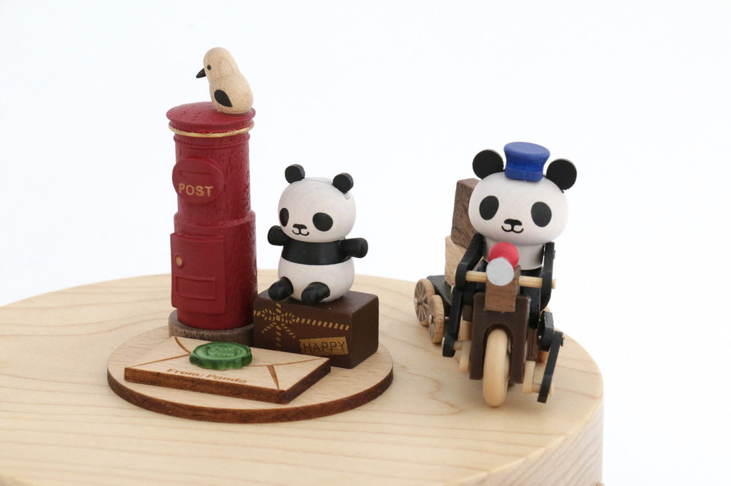Boîte à musique en bois Panda Postier